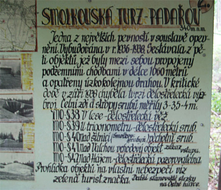 Naun tabulka na povrchu tvrze Smolkov